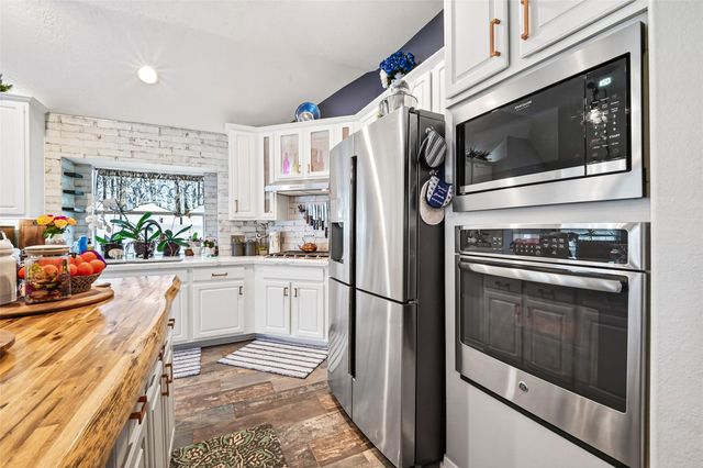 1110 Carriage Court, Seabrook, TX 77586
