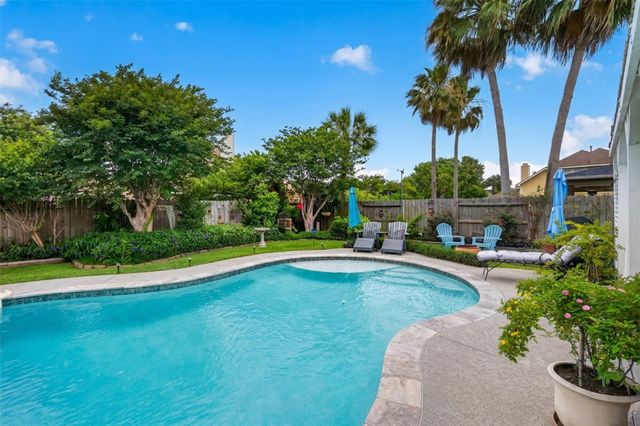 1110 Carriage Court, Seabrook, TX 77586