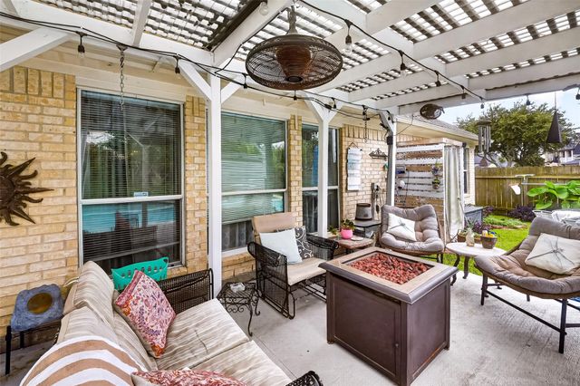 1110 Carriage Court, Seabrook, TX 77586