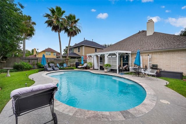 1110 Carriage Court, Seabrook, TX 77586