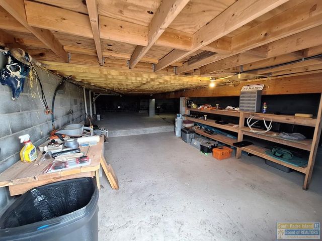 576 Sand Dollar Dr, Port Isabel, TX 78578