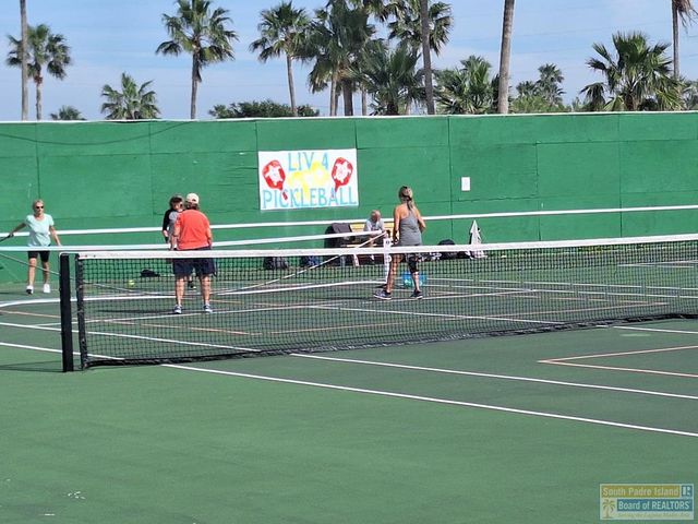 576 Sand Dollar Dr, Port Isabel, TX 78578