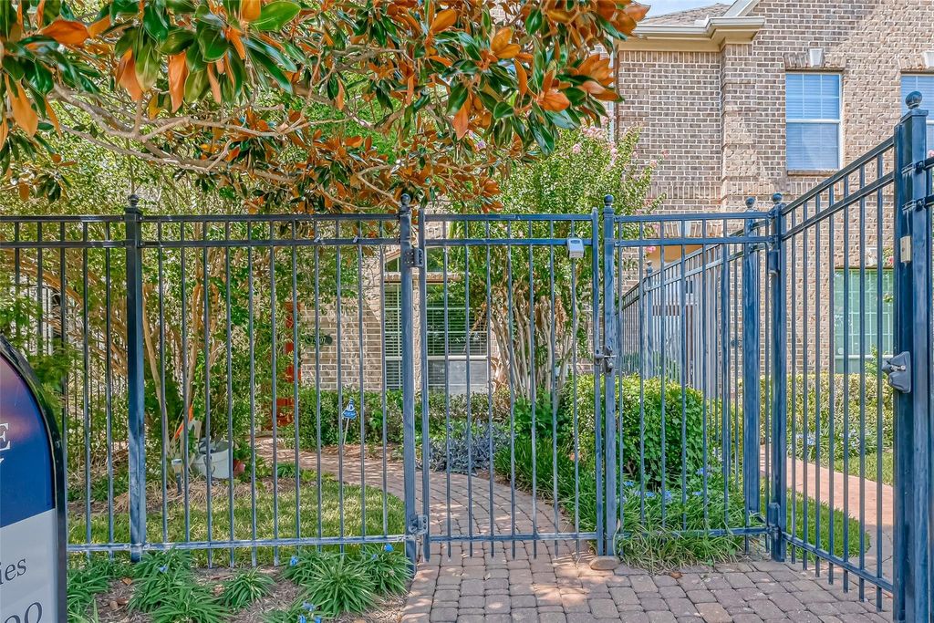 13607 Brookbluff, Houston, TX 77077