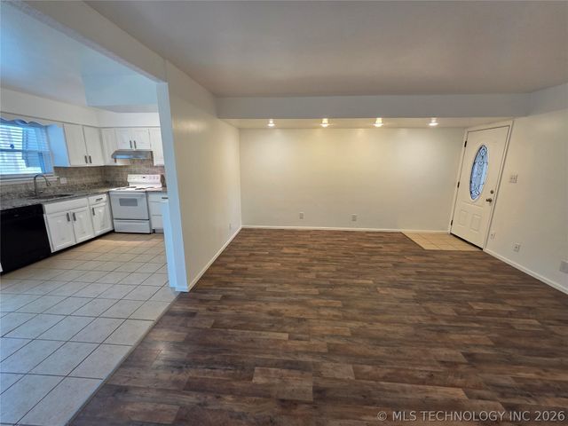 4654 E 68th Street 198, Tulsa, OK 74136