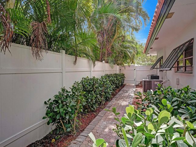 3261 Aqua Vista Drive, Pompano Beach, FL 33062