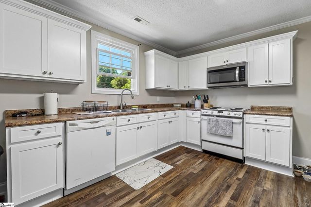 200 Jefferson Street, Clinton, SC 29325