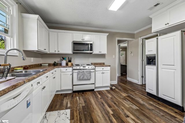 200 Jefferson Street, Clinton, SC 29325