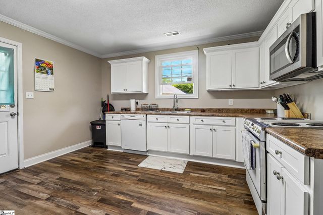 200 Jefferson Street, Clinton, SC 29325