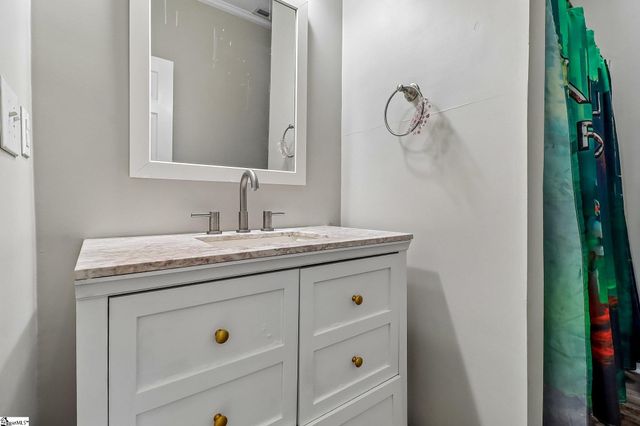 200 Jefferson Street, Clinton, SC 29325
