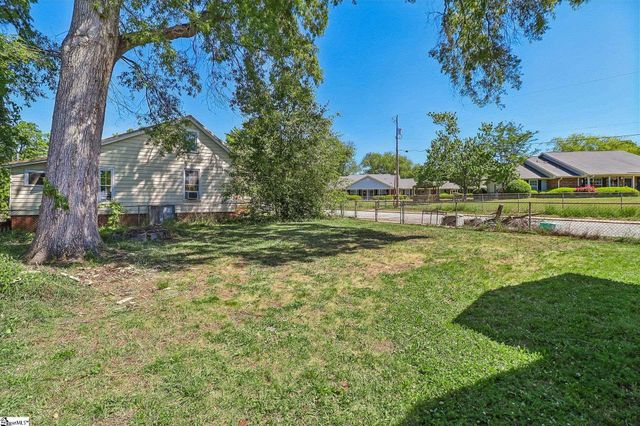 200 Jefferson Street, Clinton, SC 29325