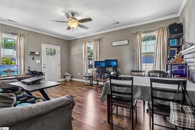 200 Jefferson Street, Clinton, SC 29325