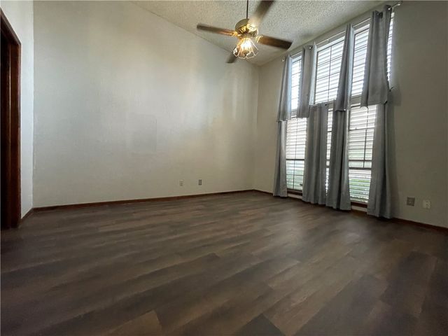 5237 Tartan Dr, Corpus Christi, TX 78413