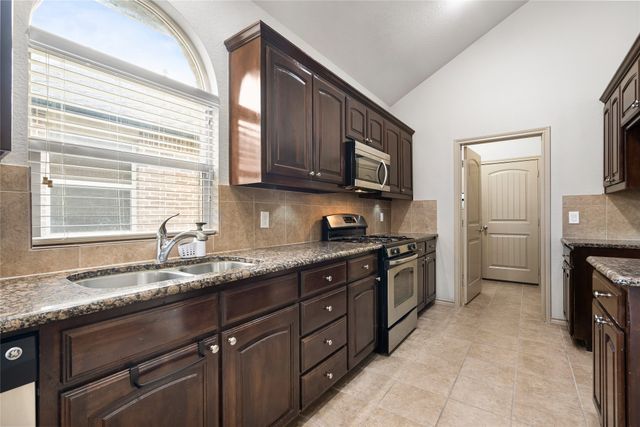 649 Cattlemans Way, Fort Worth, TX 76131