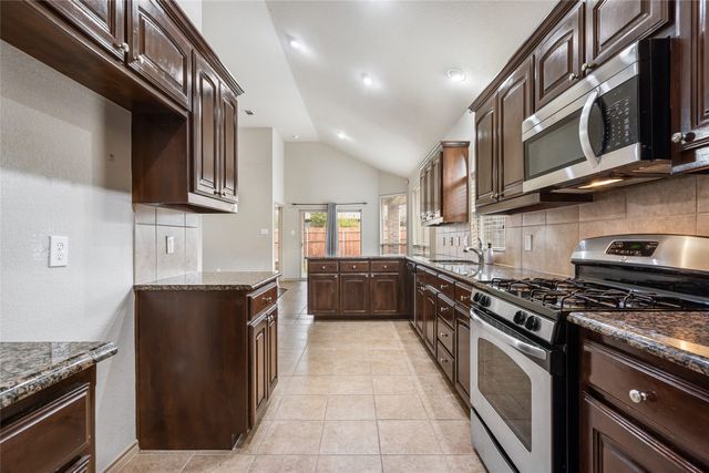 649 Cattlemans Way, Fort Worth, TX 76131