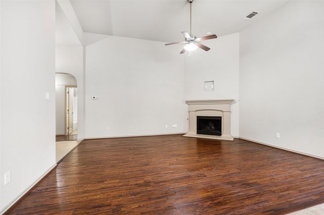 649 Cattlemans Way, Fort Worth, TX 76131