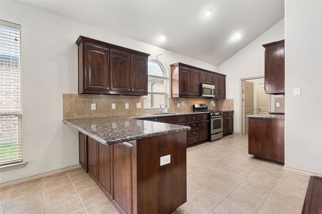 649 Cattlemans Way, Fort Worth, TX 76131