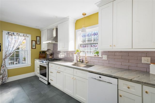 7 Alpha Court, North Providence, RI 02911