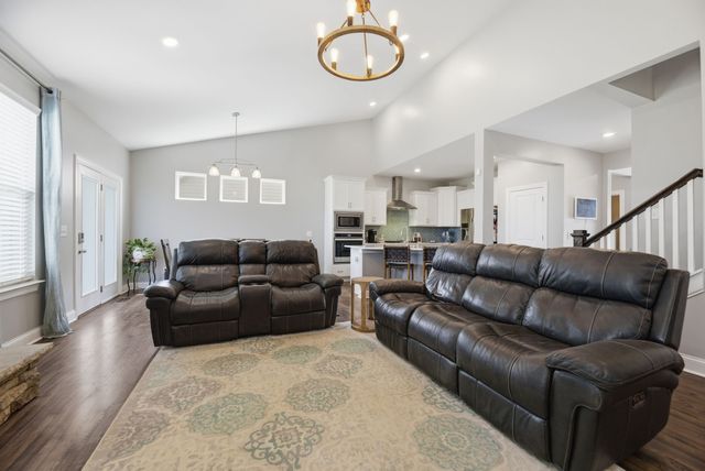 1265 Cotillion Dr, Murfreesboro, TN 37128