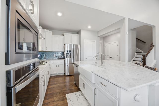 1265 Cotillion Dr, Murfreesboro, TN 37128