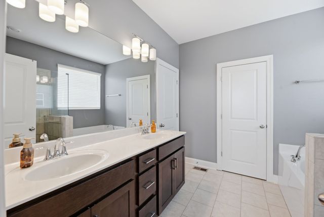 1265 Cotillion Dr, Murfreesboro, TN 37128