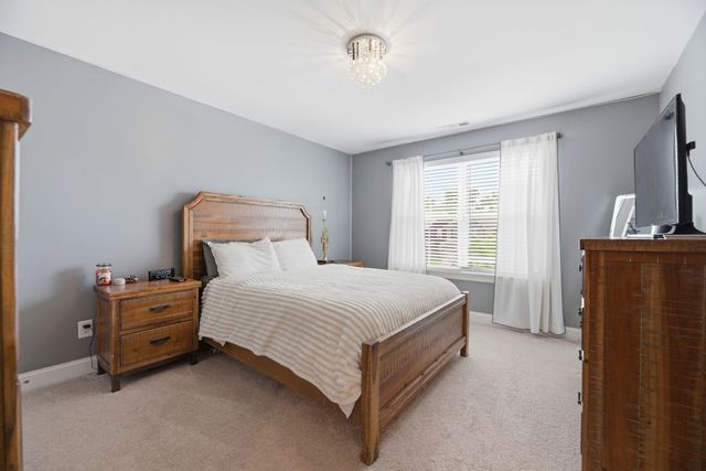 1265 Cotillion Dr, Murfreesboro, TN 37128