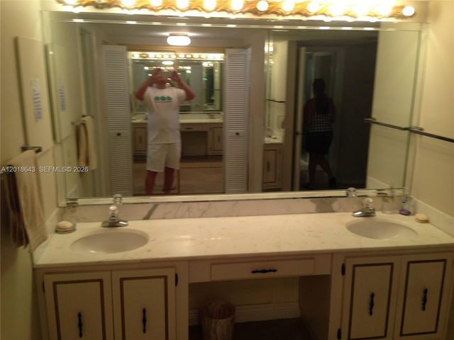 199 Ocean Lane Dr 113, Key Biscayne, FL 33149