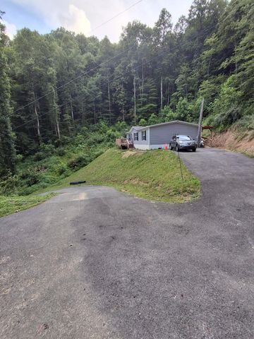 691 & 695 Blue Ridge Church Road, Pineville, KY 40977