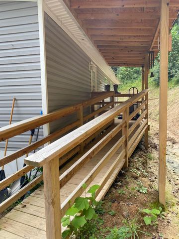 691 & 695 Blue Ridge Church Road, Pineville, KY 40977