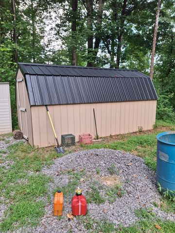 691 & 695 Blue Ridge Church Road, Pineville, KY 40977