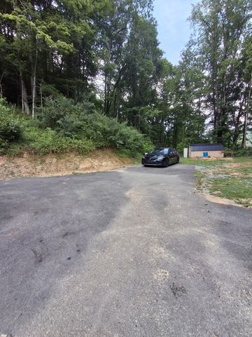 691 & 695 Blue Ridge Church Road, Pineville, KY 40977