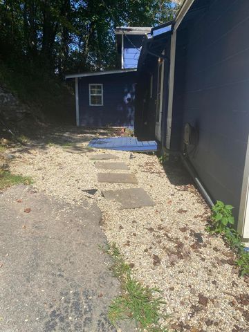 691 & 695 Blue Ridge Church Road, Pineville, KY 40977