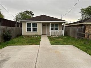 4725 10th Street, Bacliff, TX 77518