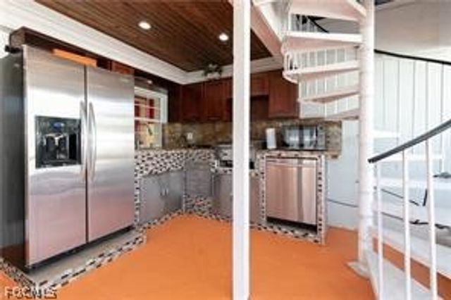 905 SE 27th TER, Cape Coral, FL 33904