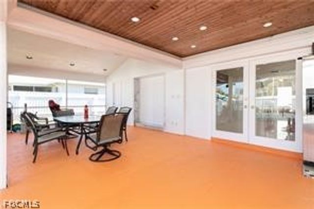 905 SE 27th TER, Cape Coral, FL 33904