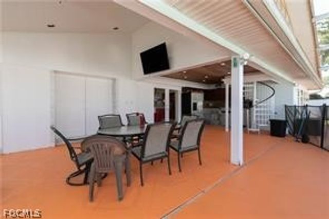 905 SE 27th TER, Cape Coral, FL 33904