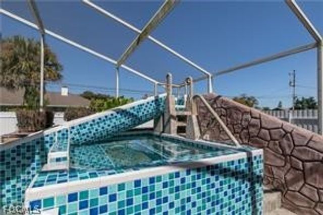 905 SE 27th TER, Cape Coral, FL 33904