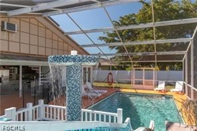 905 SE 27th TER, Cape Coral, FL 33904