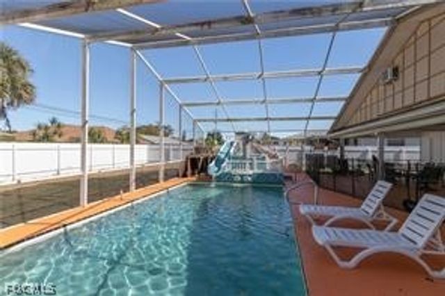 905 SE 27th TER, Cape Coral, FL 33904