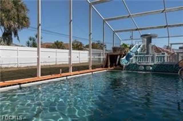 905 SE 27th TER, Cape Coral, FL 33904