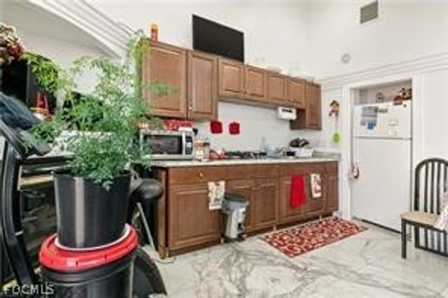 905 SE 27th TER, Cape Coral, FL 33904