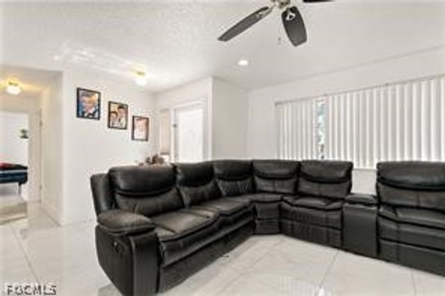 905 SE 27th TER, Cape Coral, FL 33904