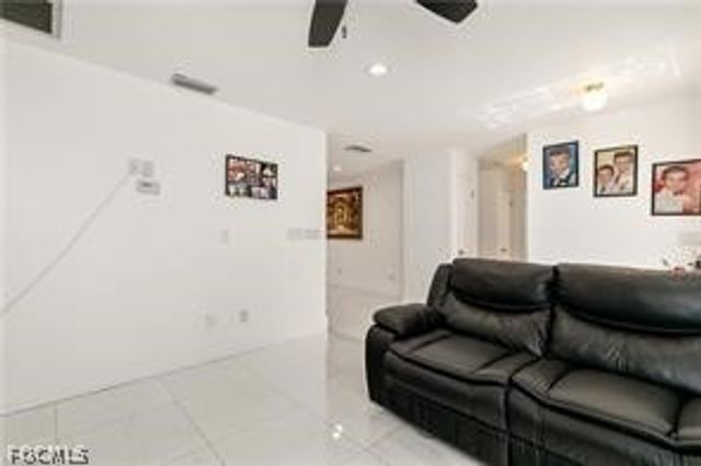 905 SE 27th TER, Cape Coral, FL 33904