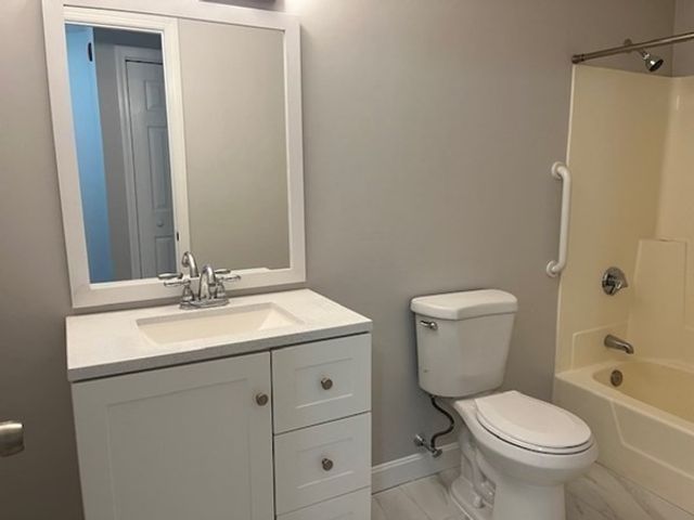 8 Ledgewood Way 10, Peabody, MA 01960