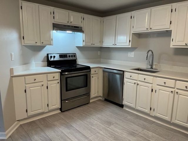 8 Ledgewood Way 10, Peabody, MA 01960