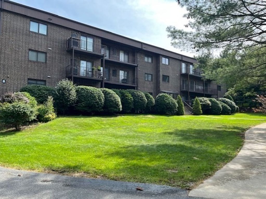 8 Ledgewood Way 10, Peabody, MA 01960