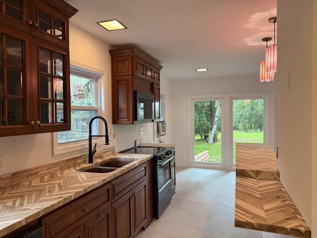 6305 Catalpa STREET, Greendale, WI 53129
