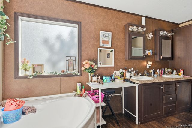 102 County Road 479, Castroville, TX 78009