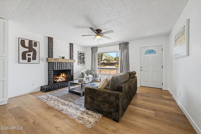 2577 E SWEETWATER Avenue, Phoenix, AZ 85032