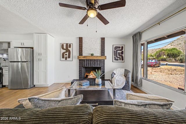 2577 E SWEETWATER Avenue, Phoenix, AZ 85032