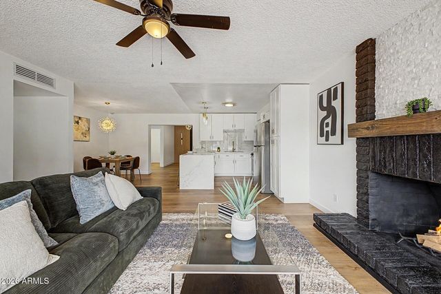2577 E SWEETWATER Avenue, Phoenix, AZ 85032